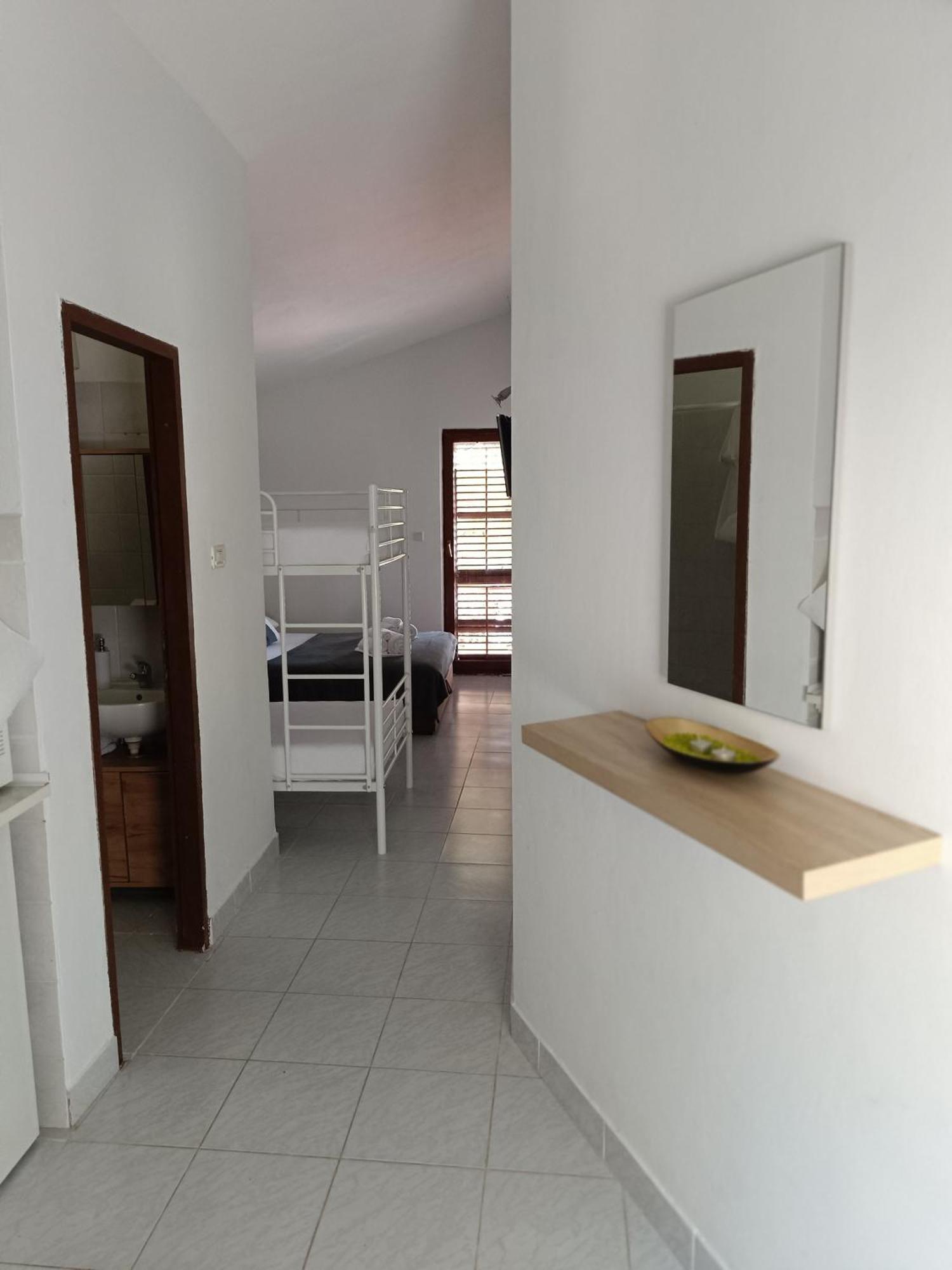 Studio Apartmani Tucic Целина Экстерьер фото